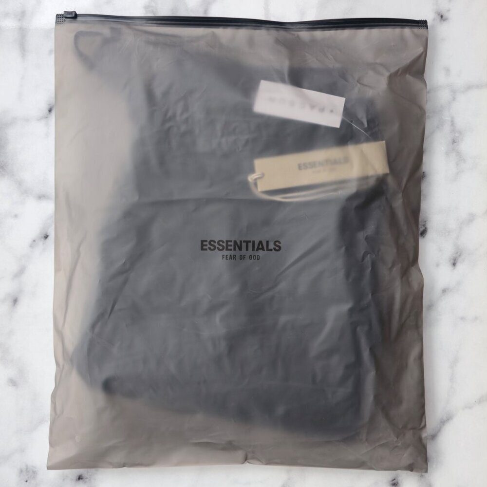 Fear of God Essentials Shorts Black NWT Minimal Streetwear - Picture 3 of 8